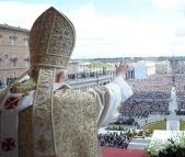 Il messaggio pasquale "urbi et orbi" e gli auguri di Benedetto XVI