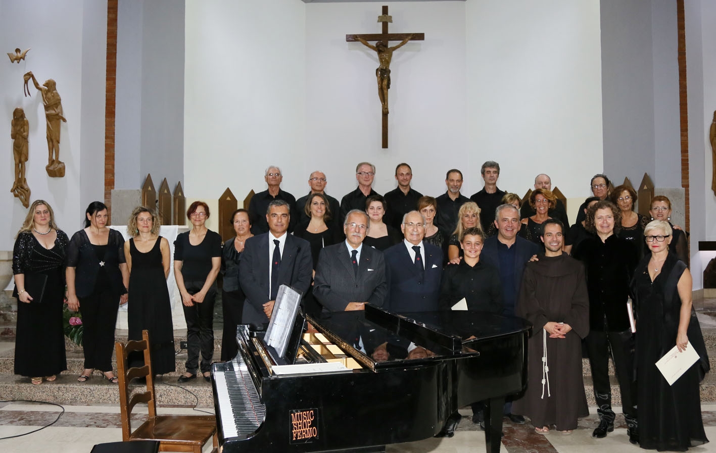 Una bella serata di musica e solidarietà, a Civitanova, con frate Alessandro Brustenghi