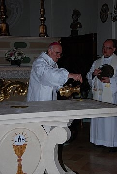 Consacrazione del nuovo altare a Monterinaldo