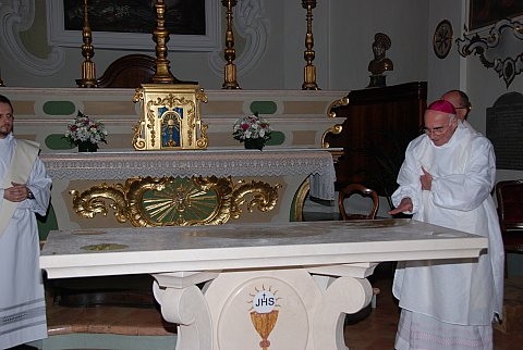 Consacrazione del nuovo altare a Monterinaldo