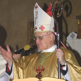 Mons. Bellucci con i paramenti dell’Ordine del Santo Sepolcro