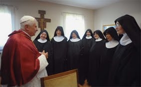 Benedetto XVI incontra, a Madrid, religiose di 294 diverse congregazioni