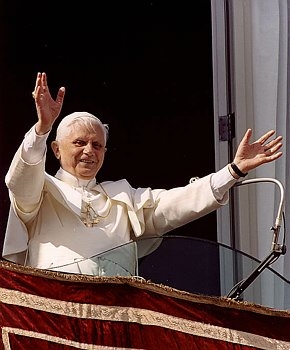 All'Angelus il Papa spiega come e perché Gesù guarisce