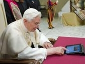 Il Santo Padre lancia il sup primo messaggio su Twitter