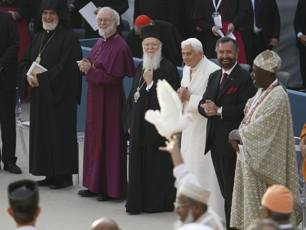 Mons. Duilio Bonifazi risponde ai dubbi riguardanti l'incontro interreligioso convocato ad Assisi da Benedetto XVI