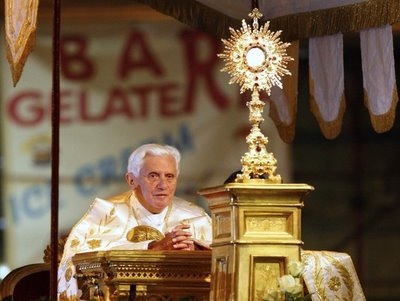 Comunione e contemplazione non si possono separare - Omelia del Papa nella Solennità del Santissimo Corpo e Sangue di Cristo