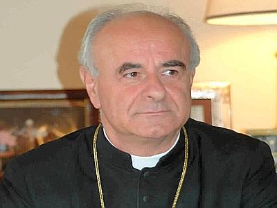 Mons. Vincenzo Paglia, presidente del Pontificio Consiglio per la Famiglia, in una lettera invita i genitori a spiegare ai propri figli il senso della giornata di preghiera e digiuno per la pace