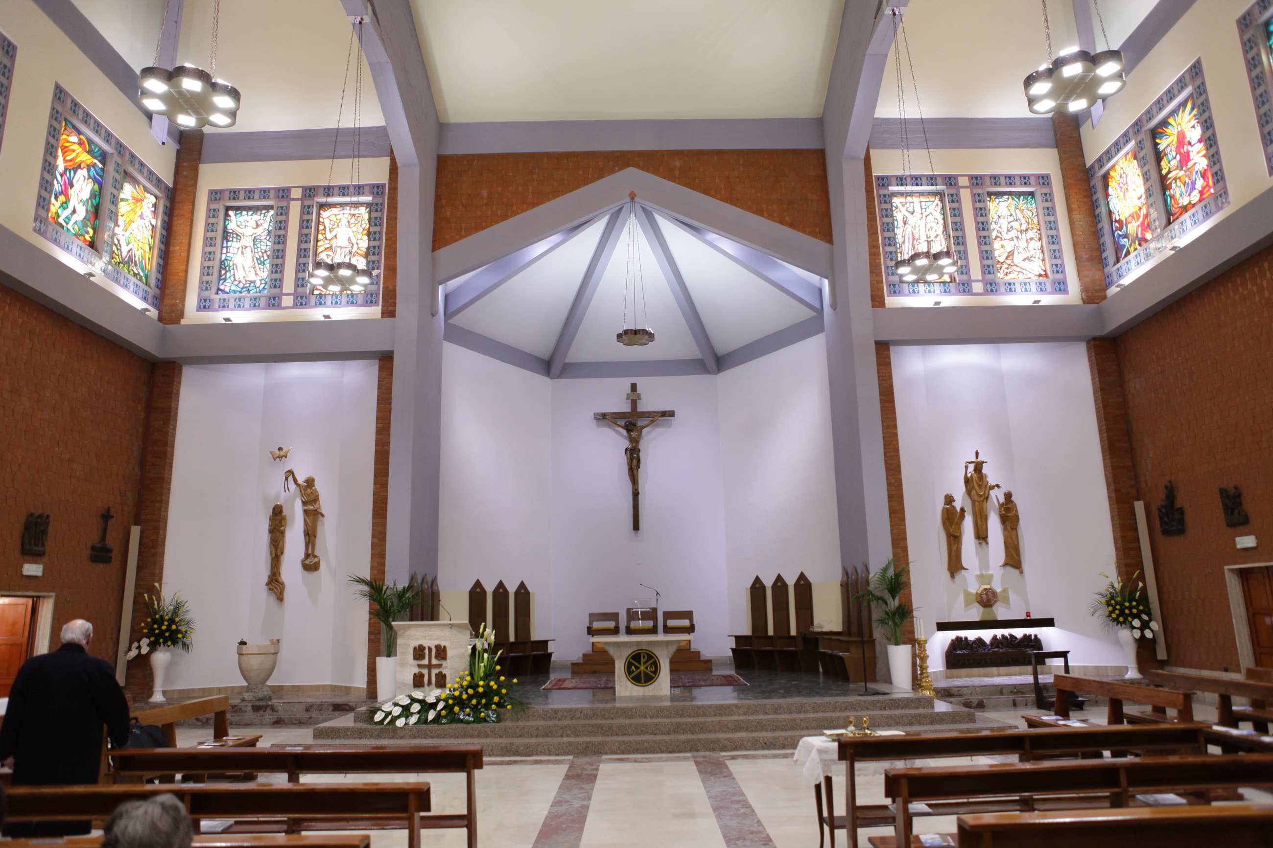 L'interno della Chiesa di Cristo Re