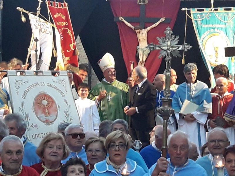 Le Confraternite della Diocesi di Fermo in cammino  a Montecosaro con l’Arcivescovo