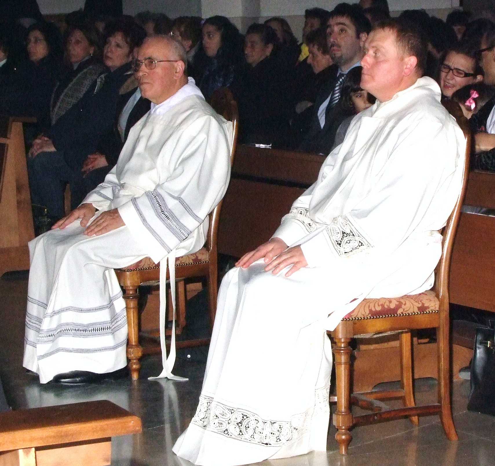 7 Dicembre 2010 - L'Arcivescovo ordina due Diaconi ed istituisce sette Lettori