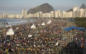 La spiaggia di Copacabana con i tre milioni di giovani che hanno partecipato alla Santa Messa conclusiva della GMG presieduta da Papa Francesco