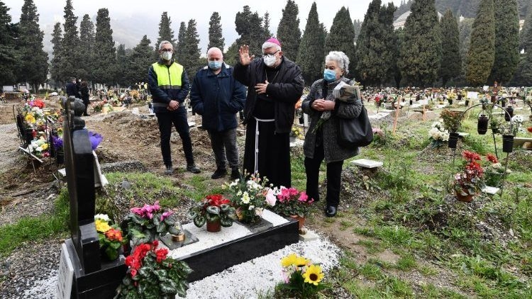 Anche quest'anno estese a tutto Novembre le indulgenze per i defunti
