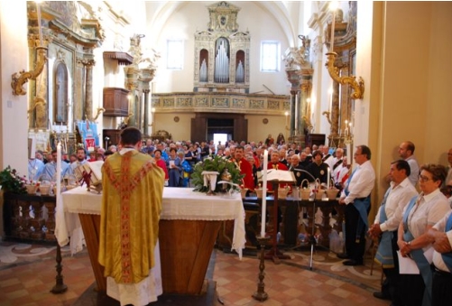 Si è svolta a Penna San Giovanni la XII edizione della rievocazione di un antico gesto di devozione e ringraziamento per l'abbondanza del raccolto