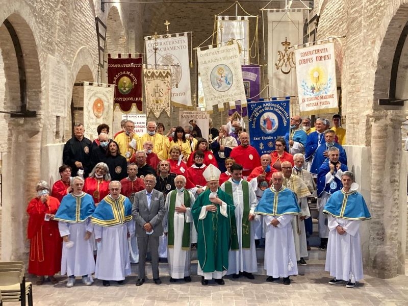 Le Confraternite si sono incontrate nella basilica di Santa Croce al Chienti