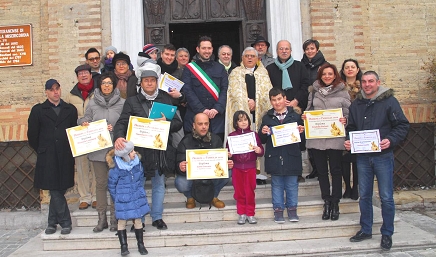 Il Sindaco, l'Arciprete, gli organizzatori e i premiati del Concorso dello scorso anno