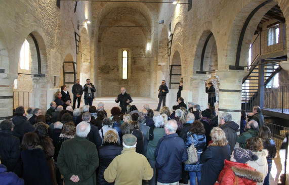 L'Academia Elpidiana e il FAI in visita all'antica basilica di Santa Croce al Chienti