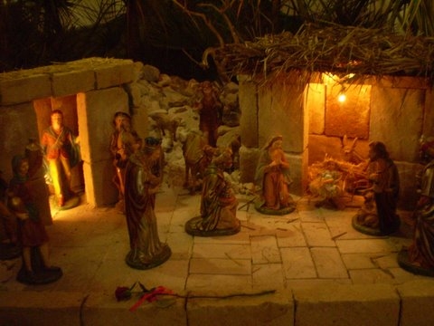 L'Agnello che salvò il gregge: Auguri di Natale da Don Ubaldo Ripa e da tutta la vicaria della Valdaso