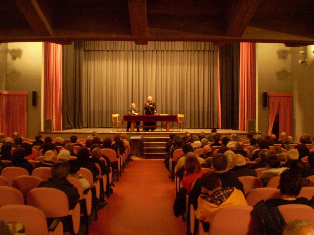 18 Novembre 2010 - l'Arcivescovo visita la vicaria della Valdaso
